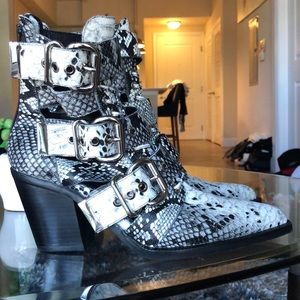 Jeffrey Campbell snake boots size 8.5
